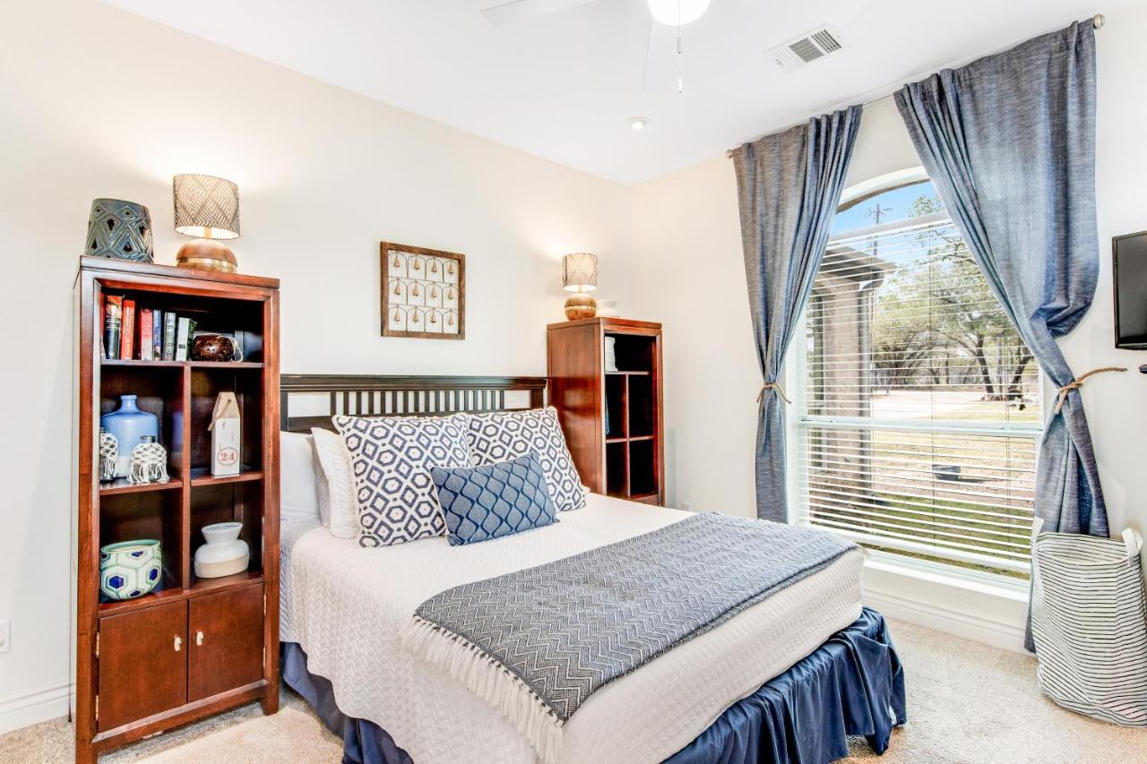 Cliff Side Oasis Villa Spicewood Екстериор снимка